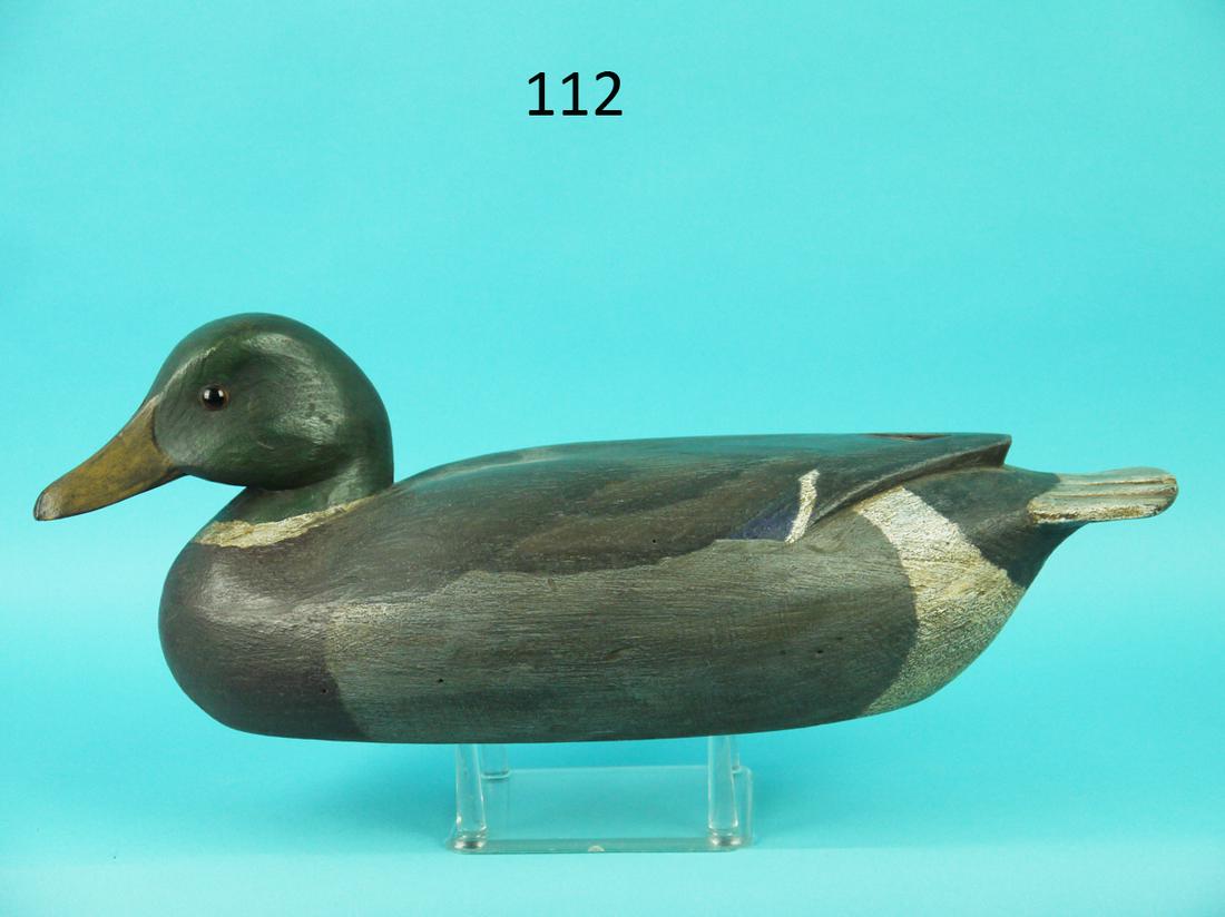 MALLARD DRAKE, V. GIANNETTO: FINE MALLARD DRAKE by Vincent Giannetto, Beverly, NJ. Excellent original pint and structural condition with some light in-use wear. Hollow construction. Raised carved wing tips and fluted tail. Head t