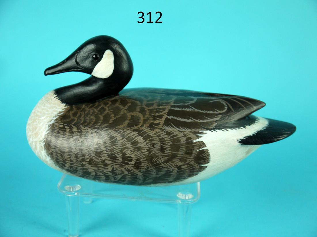 ONE-QUARTER SIZE CANADA GOOSE, J. WOOD: OUTSTANDING ONE-QUARTER SIZE CANADA GOOSE by John Wood, Venice, FL. Excellent original paint and condition. Snug-head model with detailed painted feather work to back and sides and stipple paint detai