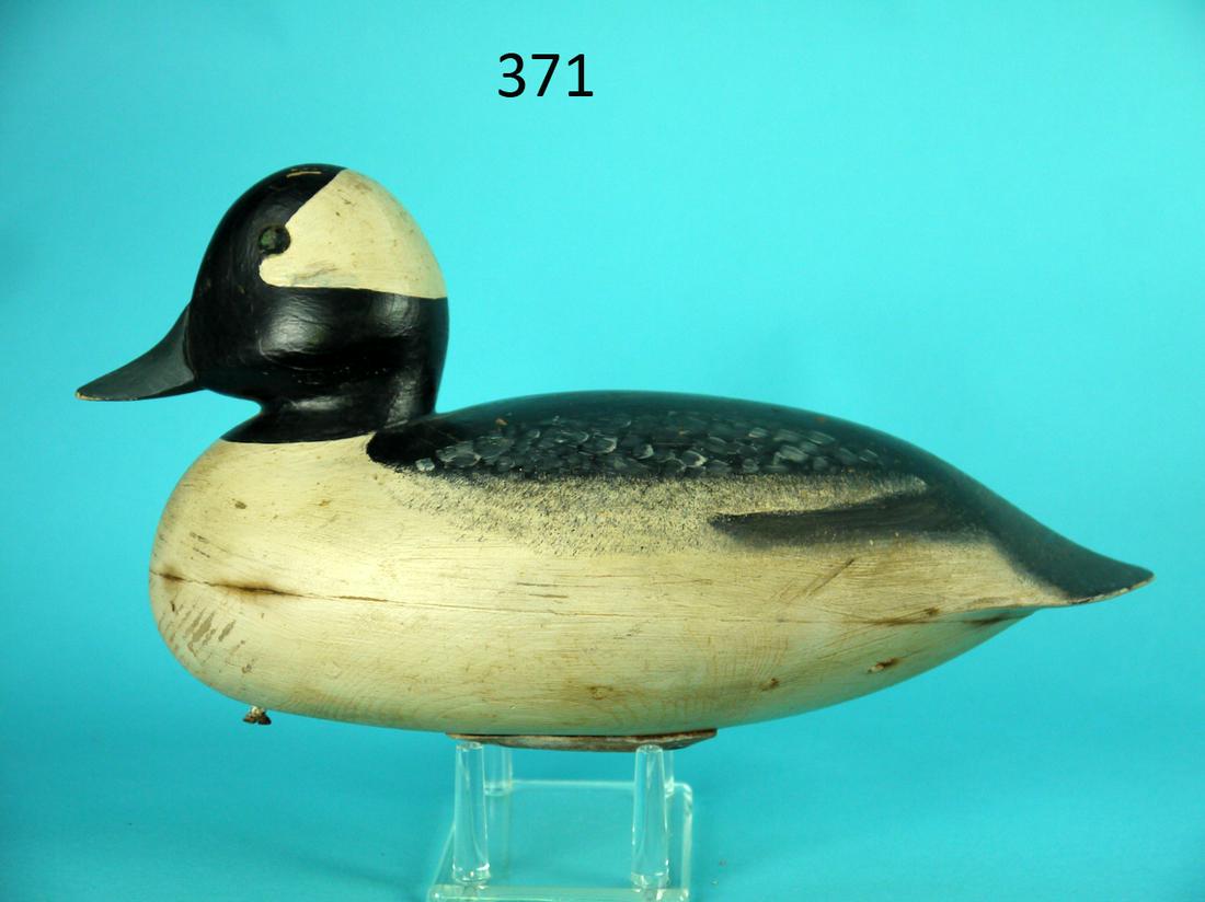 BUFFLEHEAD DRAKE, B.SEABROOK: FINE BUFFLEHEAD DRAKE by Bob Seabrook, Absecon, NJ. Excellent original antiqued paint and condition. Carved in the manner of Rowley Horner. Hollow construction. Some painted feather detail to back. So