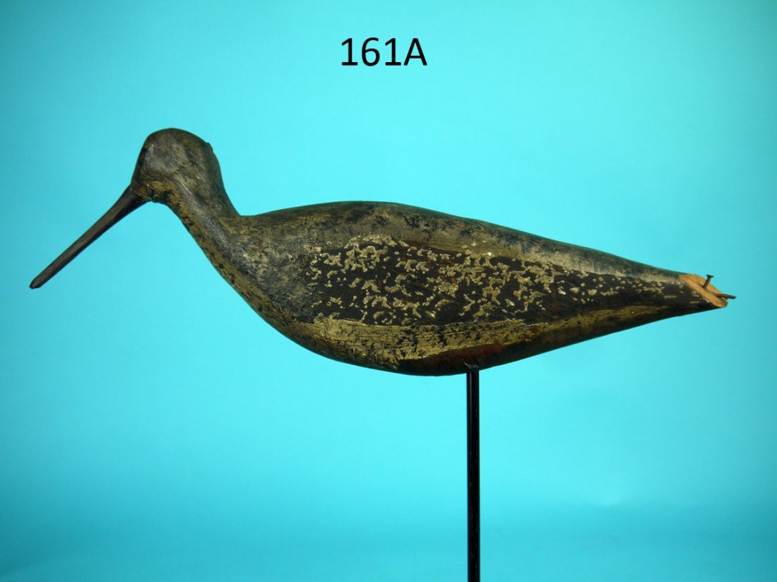 EARLY ROBIN SNIPE, NEW ENGLAND: VERY EARLY ROBIN SNIPE, probably New England. Old original paint and good structural condition. Appears to have a repaired bill. One-inch chip missing from tail tip. Dapple feather paint work to back 