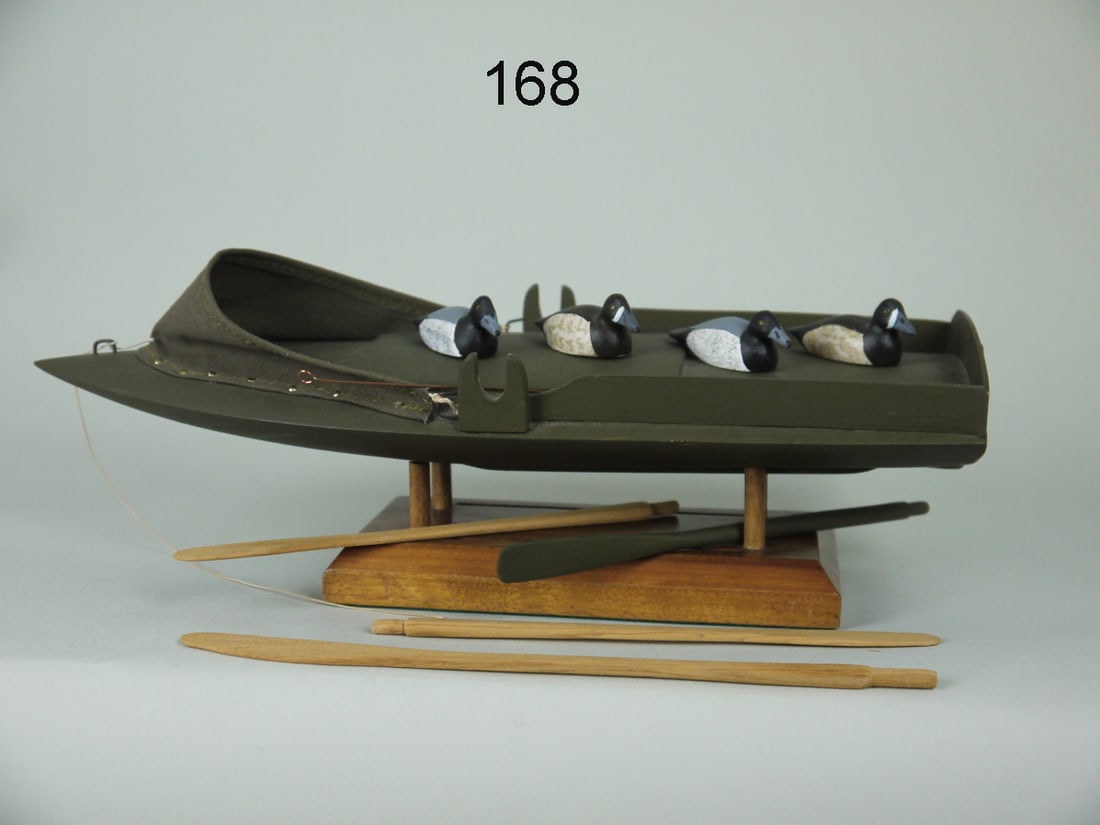 SNEAK BOX MODEL, R. ALLEN: VERY FINE SNEAK BOX MODEL by Russ Allen, Parksley, VA. Excellent paint and structural condition. Detailed model with hatch cover, sideboards, oar locks and wind screen. Also includes four oars and two