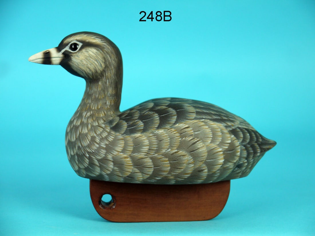 GREBE, B. ABERNATHY: OUTSTANDING GREBE by IWCA member Bill Abernathy. Competition model in excellent original paint and structural condition. Very detailed painted feather work overall. Relief-carved wings, carved cheeks 