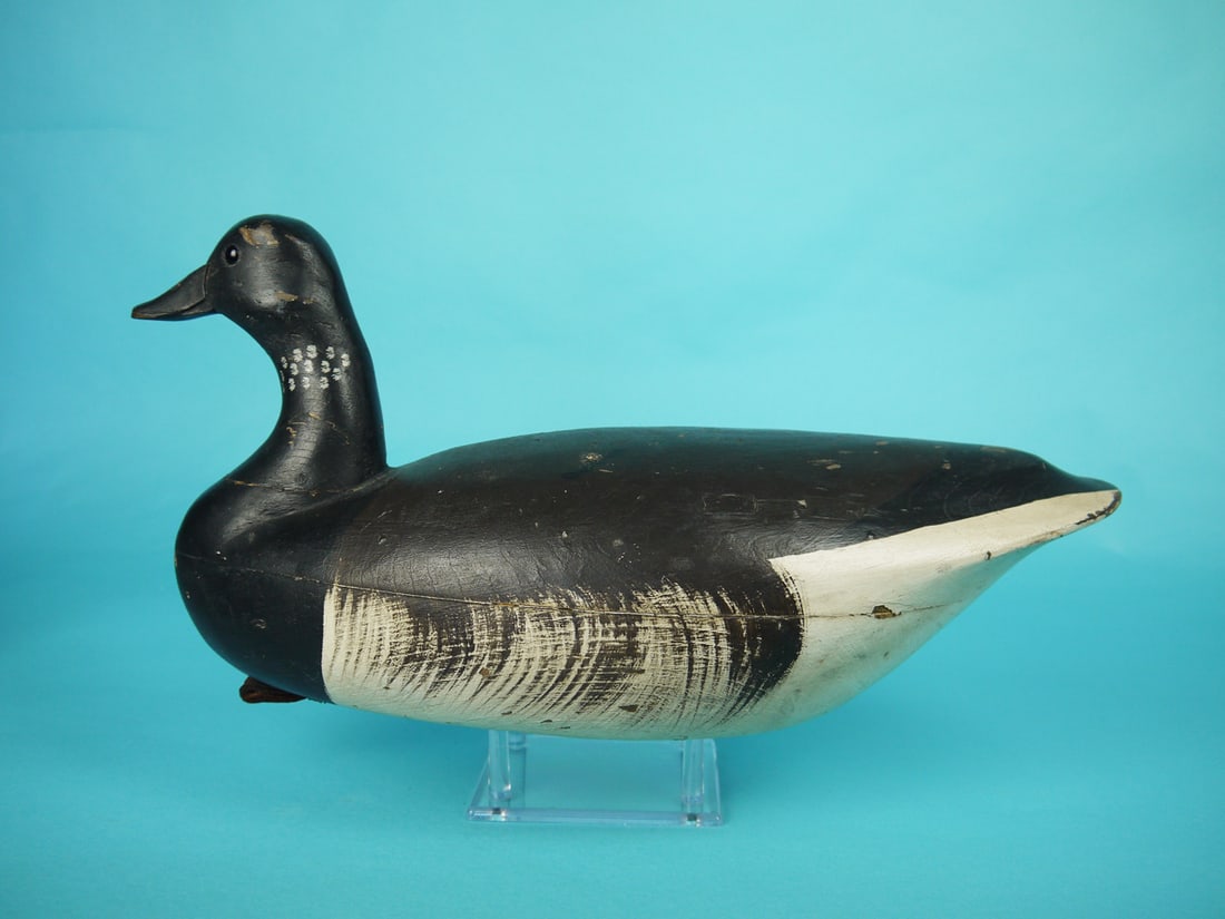 BRANT, G. BELL: BRANT by Gary Bell, Brick, NJ. Good original paint with in-use wear and flaking to areas. Good structural condition with tight check the length of back. Hollow construction. Bill with carved nostrils