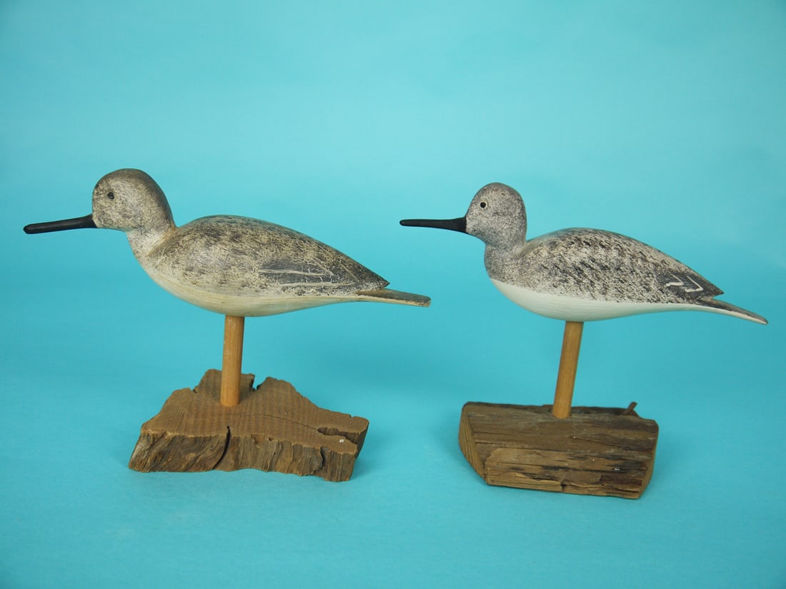 TWO SANDERLINGS, H. CONKLIN: TWO SANDERLINGS by Hurley Conklin, Manahawkin, NJ. Very good original paint and structural condition. Both with dapple paint patterns to back and sides. Painted wing tips. Both with split-tail carving