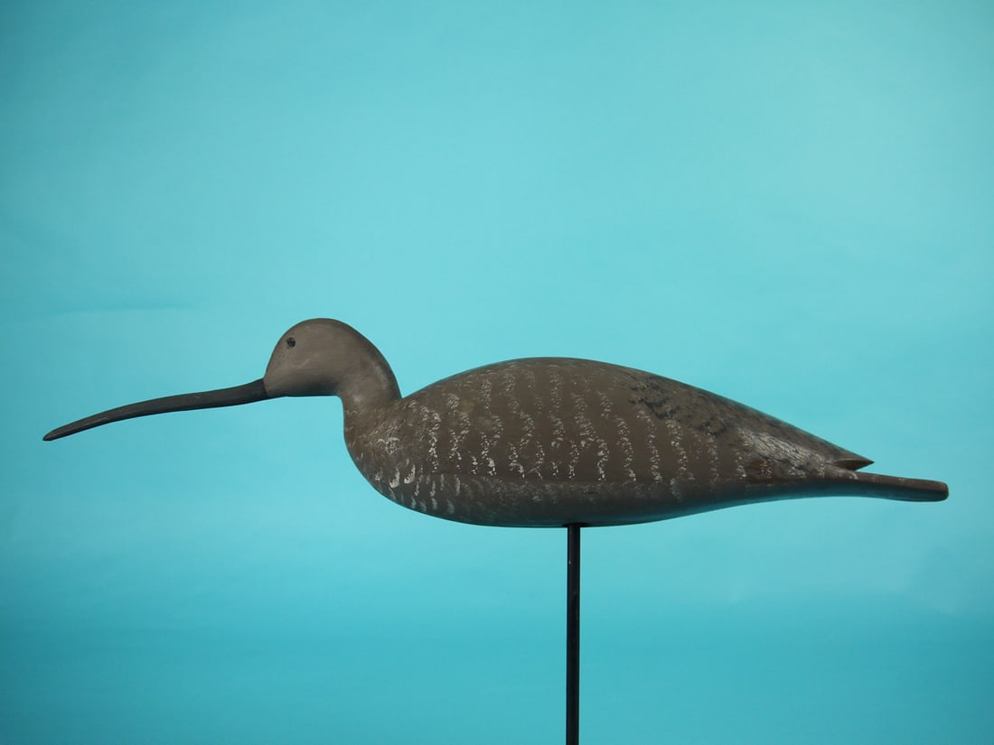 CURLEW, H. CONKLIN: CURLEW by Hurley Conklin, Manahawkin, NJ. Good original paint with areas of sap. Good structural condition. Split-tail carving. Painted feather detail to body. Split-tail carving and carved eyes.