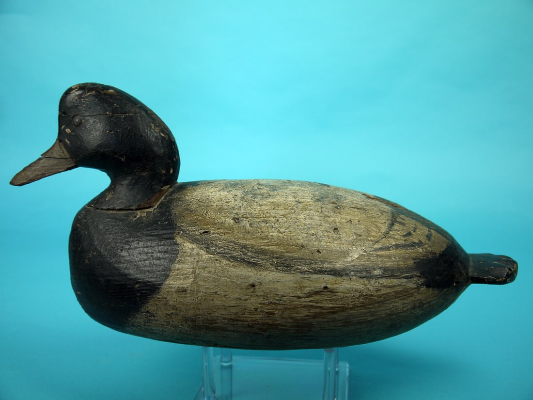 BLUEBILL DRAKE, I. HUDSON: BLUEBILL DRAKE by Ira Hudson, Chincoteague, VA. Good original paint with some wear and flaking. Filler loss to side of neck. Good structural condition with gunning wear and tight checks to underside.