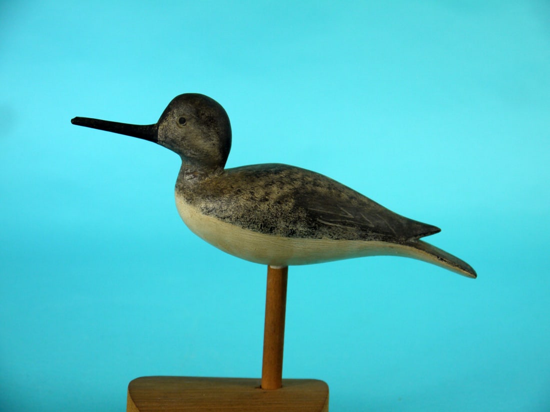 SANDERLING, H. CONKLIN: SANDERLING by Hurley Conklin, Manahawkin, NJ. Very good original paint and structural condition. Raised wing tips and painted eye detail. Mounted atop a custom base that is signed by the maker.