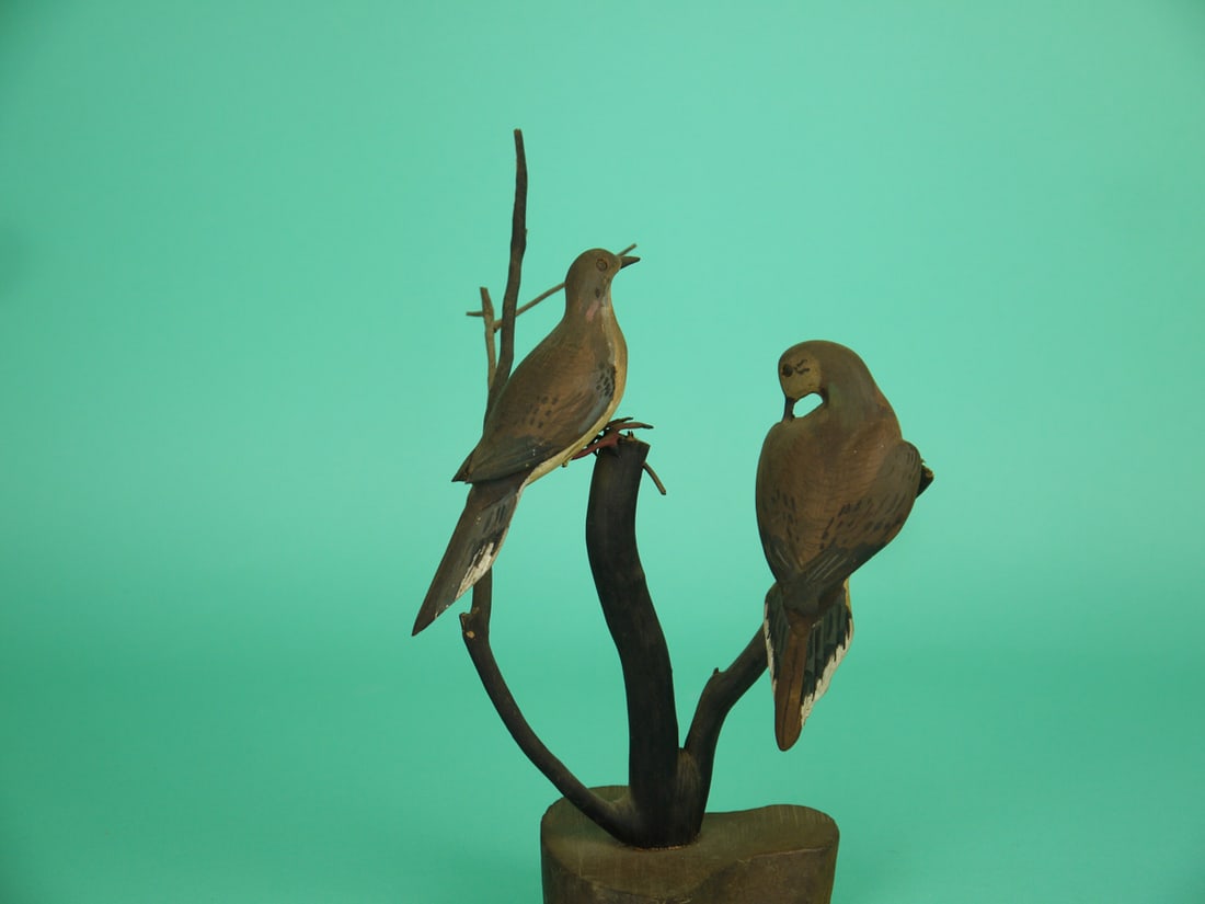 TWO MINIATURE DOVES: TWO MINIATURE DOVES, unknown carver. Very good original paint and structural condition. One is preening with slightly raised wings and crossed wing tips. One with raised wing tips. Both with fluted
