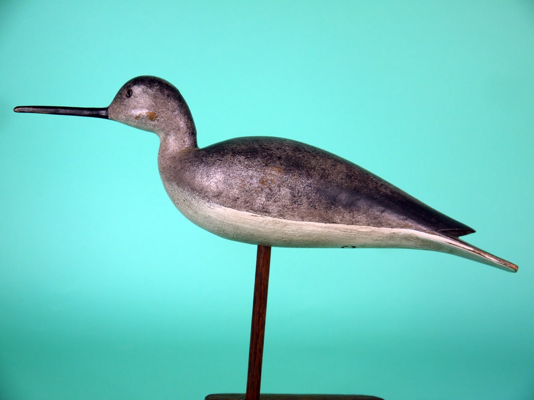 YELLOWLEGS, H. CONKLIN: HOLLOW YELLOWLEGS by Hurley Conklin, Manahawkin, NJ. Very good original paint with some light rubs to sides, face and tail. Raised wing tips and carved eye detail. Branded H.C. Mounted on a custom