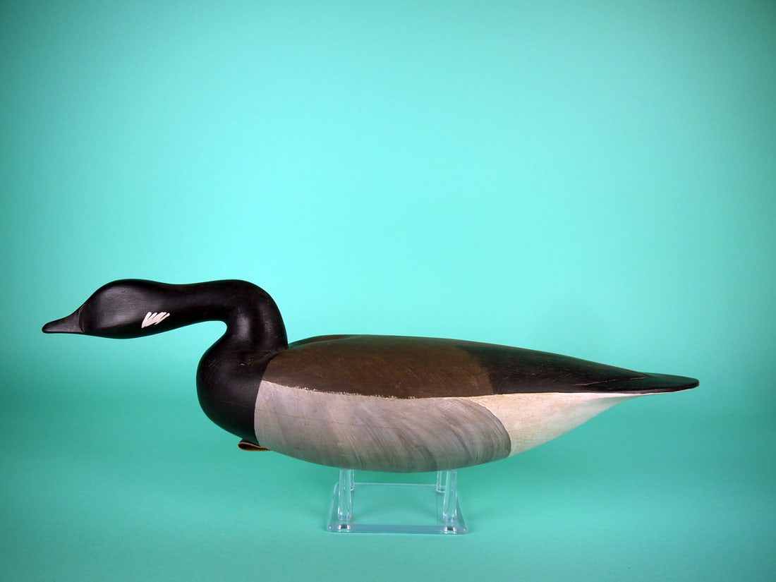 BRANT, H. CONKLIN: FINE BRANT by Hurley Conklin, Manahawkin, NJ. Swimming model in very good original paint and structural condition. Some light discoloration to black areas on back. Hollow construction. Ice groove