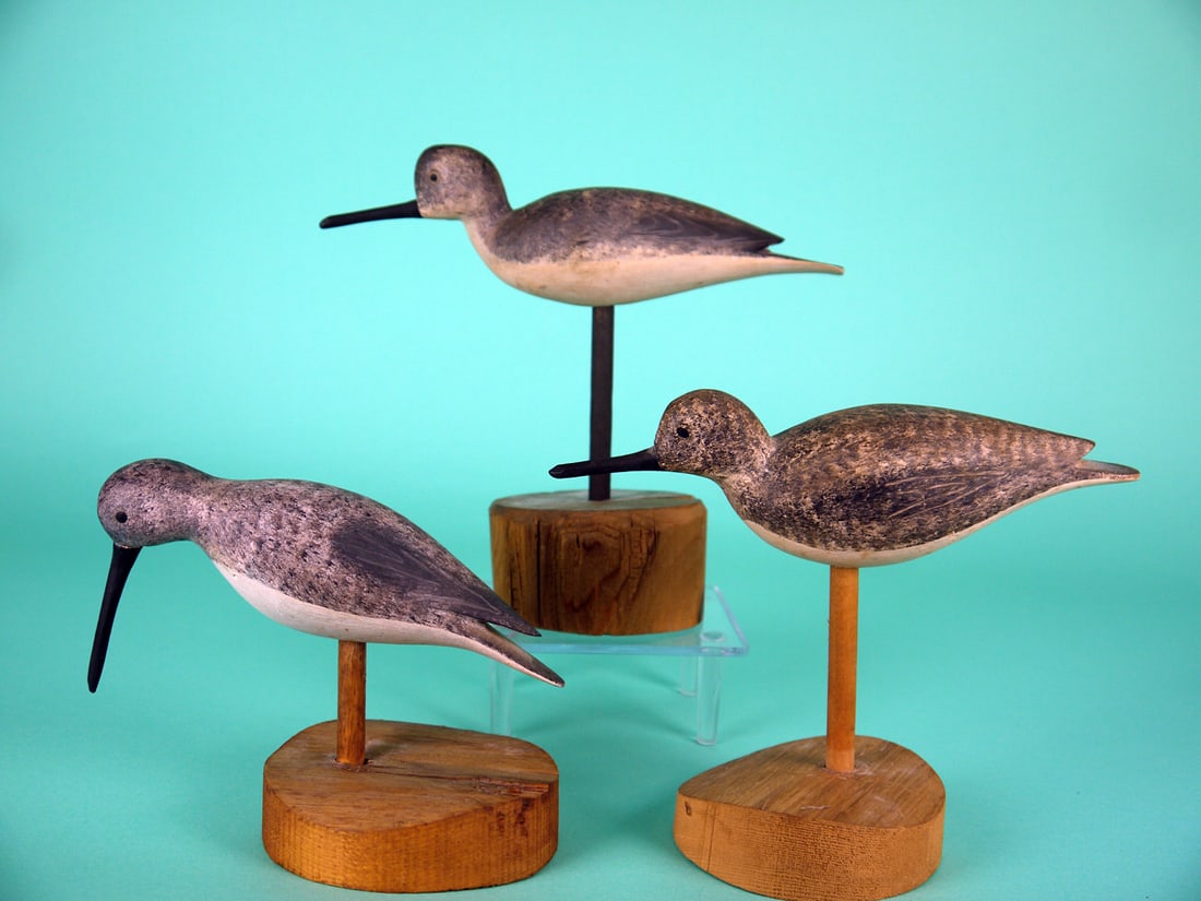 THREE SHOREBIRDS, H. CONKLIN: THREE SHOREBIRDS by Hurley Conklin, Manahawkin, NJ. Very good original paint and structural condition. One with small area of filler missing around bill. All with raised wing tips and carved, painted