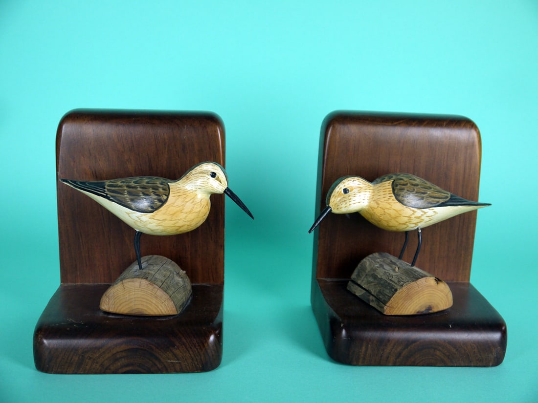 BOOK ENDS, H.V. SHOURDS: BOOK ENDS by Harry V. Shourds, Seaville, NJ. Two peeps in excellent original paint and structural condition. Detailed painted feather work overall. Carved eye detail. Mounted on wire legs atop custom 