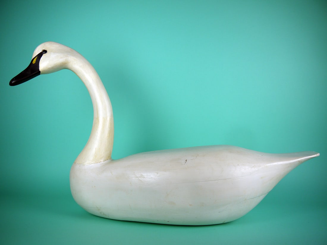 SWAN, H.V. SHOURDS: RARE SWAN by Harry V. Shourds, Seaville, NJ. Very good original paint and structural condition. Three-piece construction with some seams visible. Tiny dent on side. Hollow construction. Slightly turne