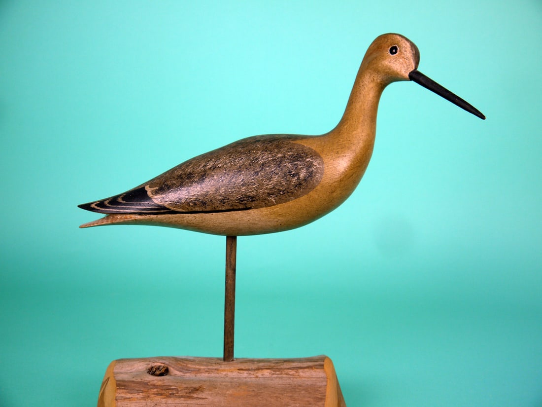 YELLOWLEGS, H.V. SHOURDS: YELLOWLEGS by Harry V. Shourds, Seaville, NJ. Very good original paint and structural condition. Detailed painted feather work to back. Split-tail carving. Turned head retains glass eyes. Signed by ma