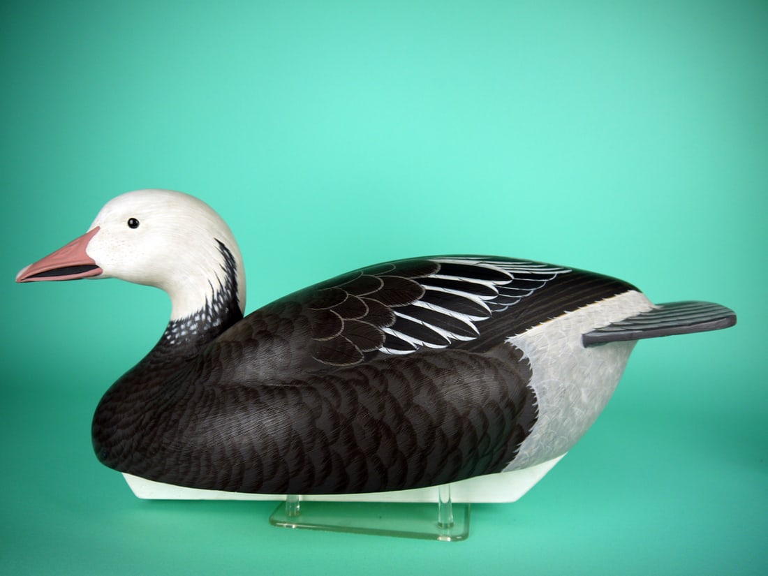 BLUE GOOSE, F. JENNINGS: VERY FINE BLUE GOOSE by Forrest "Bud" Jennings, Shamong, NJ. Excellent original paint and structural condition. Hollow construction. Very detailed feather paint to body. Relief-carved wings. Slightly 