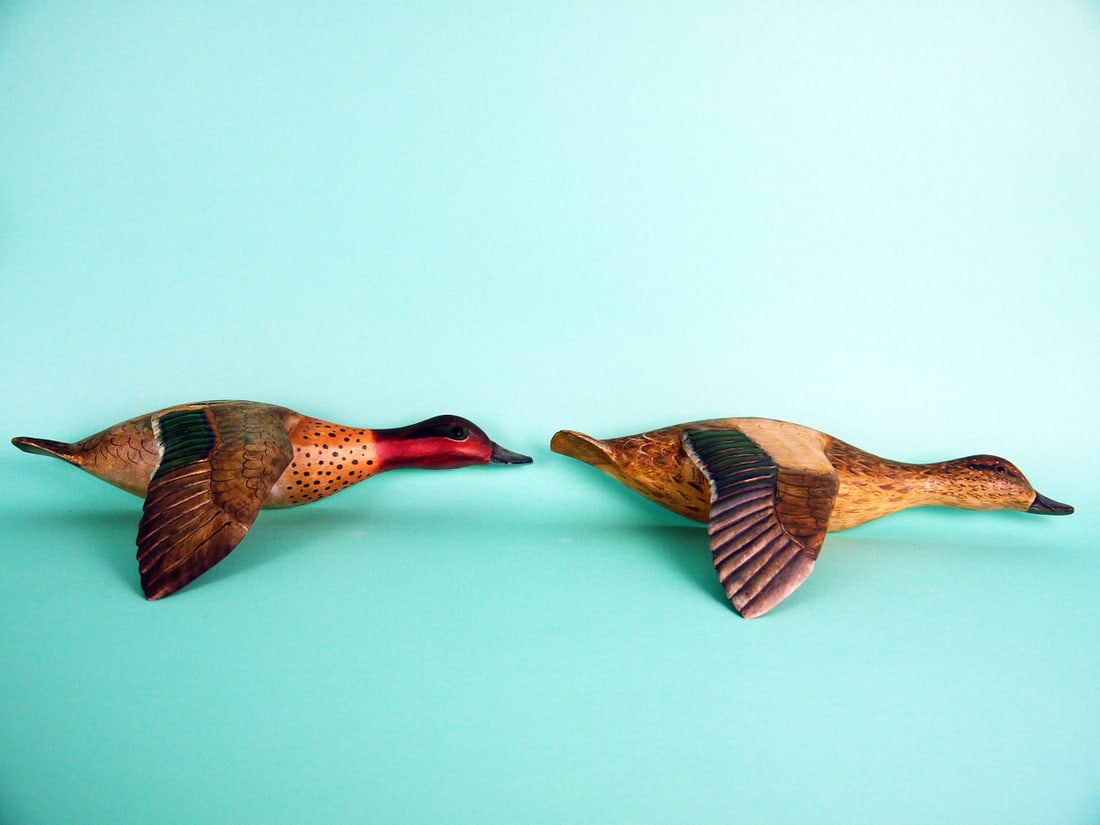 FLYING GREEN WING TEAL PAIR, K. KIRBY: VERY FINE PAIR OF FLYING GREEN WING TEAL by Ken Kirby, Little Egg Harbor, NJ. Excellent original paint and structural condition. Extended wings with carved feather detail. Detailed painted feather