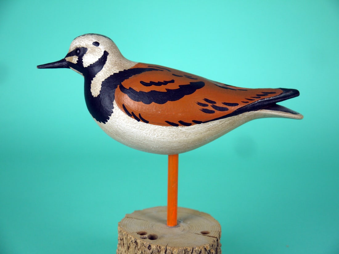 RUDDY TURNSTONE, S. MOREY: RUDDY TURNSTONE by Steve Morey, Tuckerton, NJ Very good original paint and structural condition. Relief-carved wings with raised, crossed wing tips. Retains glass eyes. Maker's "M" carved in underside
