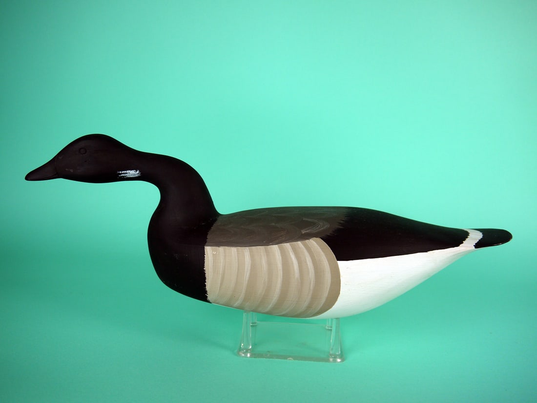 BRANT, H.V. SHOURDS: FINE BRANT by Harry V. Shourds, Seaville, NJ. Very good original paint and structural condition. Hollow construction. Swimming model with carved eyes, nostrils and mandible. Subtle painted feather
