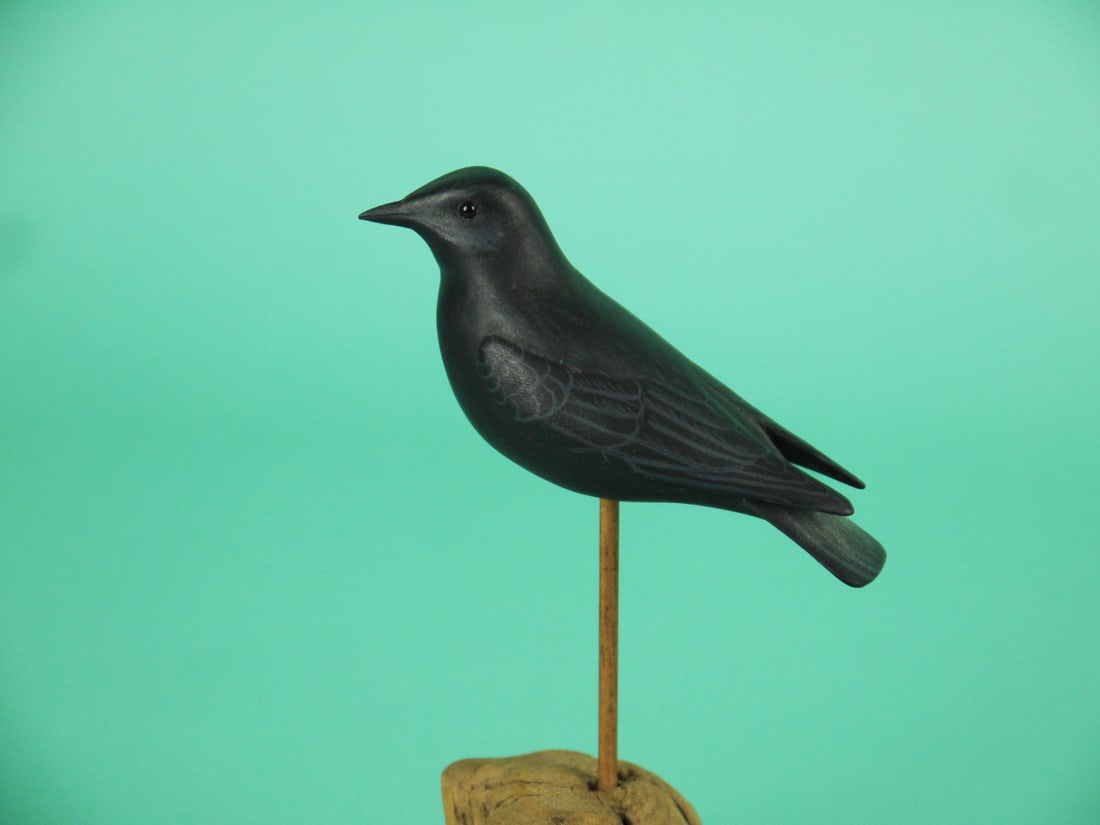 MINIATURE BLACK BIRD, M.K. SCHEEL: MINIATURE BLACK BIRD by Manfred K. Scheel, Bethlehem, PA. Excellent original paint and structural condition. Detailed painted feather work to wings and tail. Relief-carved wings and raised wing tips.
