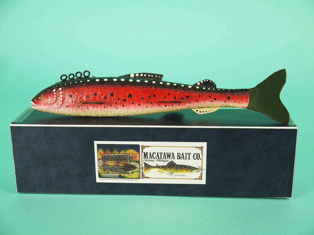 CHAUTAUQUA MINNOW, T. SMITH: OUTSTANDING ICE FISHING CHAUTAUQUA MINNOW by Tony Smith, Macatawa Bait Co., Holland, MI. Excellent original paint and unused condition. Detailed stipple paint pattern overall. Head with carved gills, 