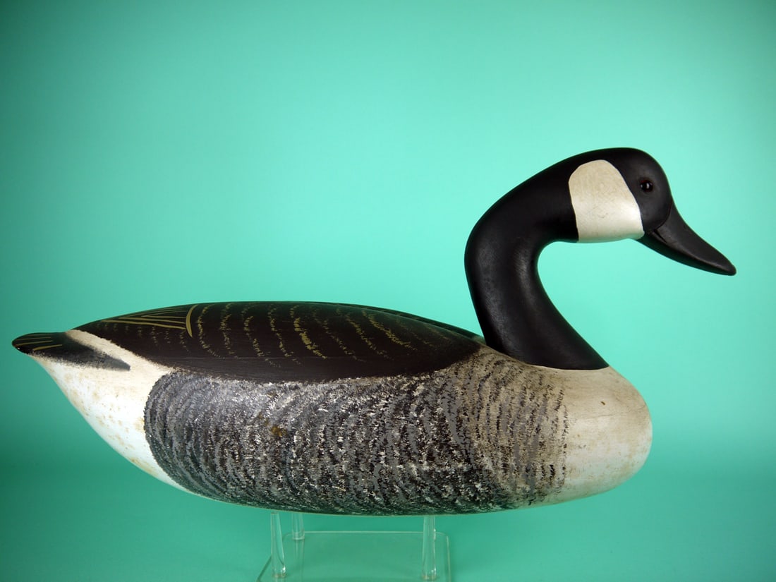 GOOSE, C. BIRDSALL: FINE CANADA GOOSE by Charles R. Birdsall, Pt. Pleasant, NJ. Excellent original paint and structural condition. Hollow construction. Carved wing separation. Detailed painted feather work to back and