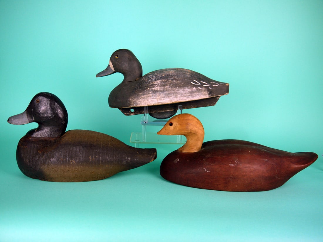 ANIMAL TRAP BLUEBILL/TWO WILDFOWLERS: BLUEBILL HEN by the Wildfowler Decoys, Inc, Old Saybrook, CT. Working paint with some flaking and in-use wear. Good structural condition with sliver on mid-back. Dowelled head is loose. Balsa
