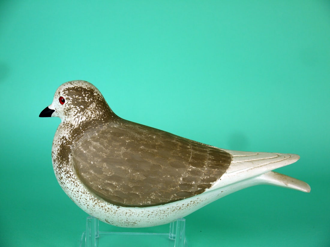 ROCK PIGEON, S. MOREY: ROCK PIGEON by Steve Morey, Tuckerton, NJ. Very good original paint and structural condition. Plump body with relief-carved wings with crossed wing tips with carved feather detail. Retains bright red 