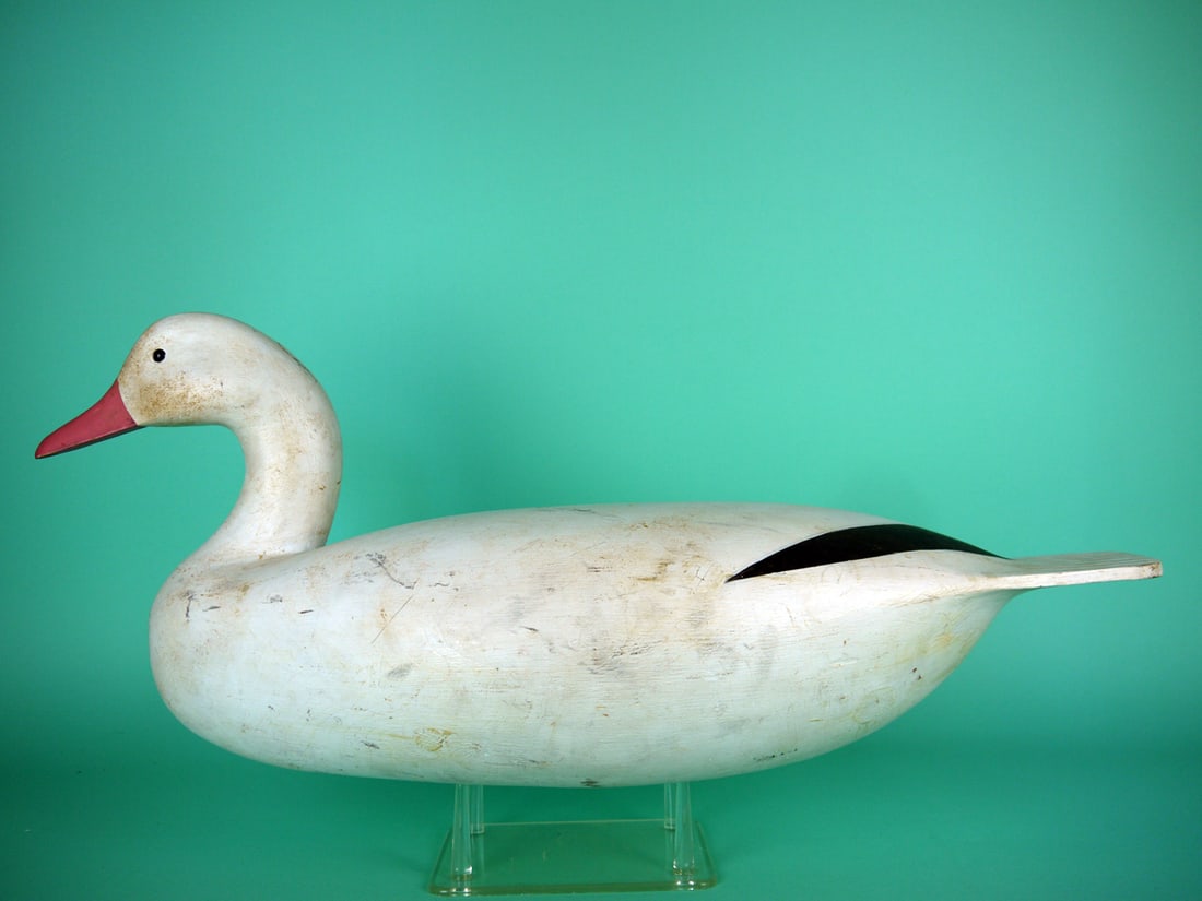 SNOW GOOSE, W. HAMMERSTROM: SNOW GOOSE by William Hammerstrom, Waretown, NJ. Good original paint with some rubs and very good structural condition. Hollow construction. Carved wing separation and fluted tail carving. Weight and 