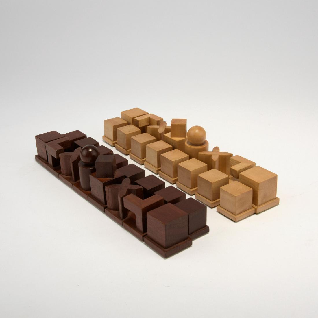 Chess set 'VII', 1923/24: Josef Hartwig, H. 2.7-5 cm. Made by Bauhaus Weimar. Mahogany, stained dark.