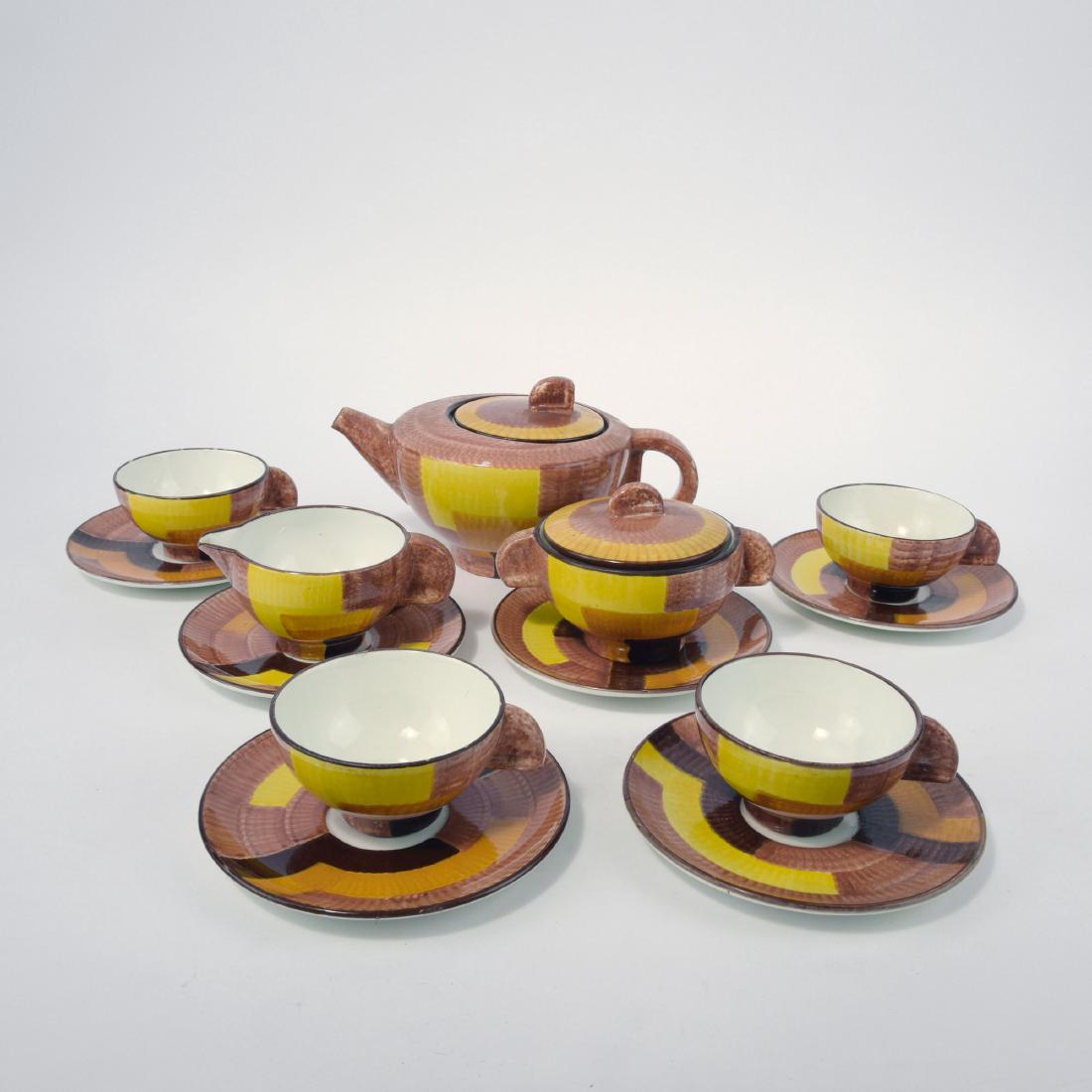 Teaset, 1928: Eva Zeisel-Stricker, 9 pieces. Teapot: H. 13 cm; creamer: H. 6.7 cm; sugar bowl: H. 9.5 cm; 4 cups and saucers: H. 5.7 cm; 2 more saucers: D. 16.8 cm. Made by Schramberger Majolikafabrik.Majolica, gla