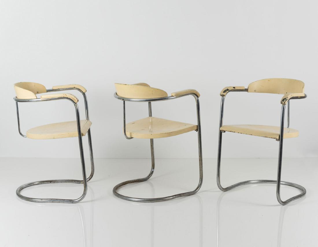 Three 'SS 33 Variation' cantilever chairs, 1931: Hans and Wassily Luckhardt or Anton Lorenz, H. 74 x 52 x 51 cm. Made by Thonet, Frankenberg. Wood, painted white, chrome-plated tubular steel.