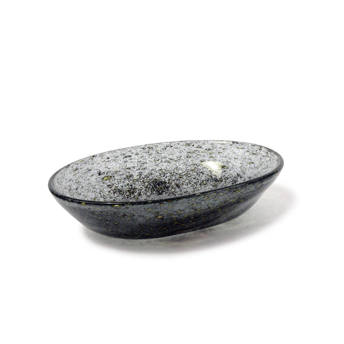 'Efeso' bowl, 1964: Ercole Barovier, H. 7 cm; 26.7 x 20.8 cm. Made by Barovier & Toso. Cased glass, clear and green metallic oxides and air bubble inclusions.