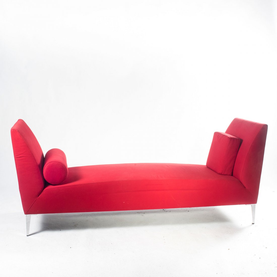 'DB/1' - Meridienne' daybed, 1989: Jasper Morrison, H. 89 x 213 x 71 cm. Made by Cappellini, Milan. Chrome-plated cast metal, red fabric. Marked: Maker's label CAPPELLINI int. Interiors.