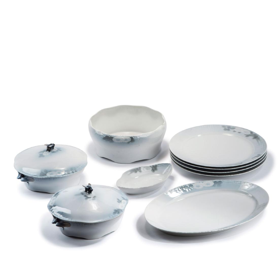 'Marguerites' dining set, 1899: Royal Copenhagen, 9 pieces. 2 lidded turreens, bowl, platter, 4 serving platters, small round bowl. Shape and dŽcor designed by: Arnold Krog in the 1890s; handle and knobs: Andrea Pedersen and Theodo