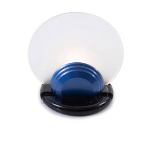 'Gong' table light, c. 1981: Bruno Gecchelin, H. 36 cm, D. 38 cm. Made by Skipper, Miklan. Black marble, matted clear glass, sheet metal, painted blue.