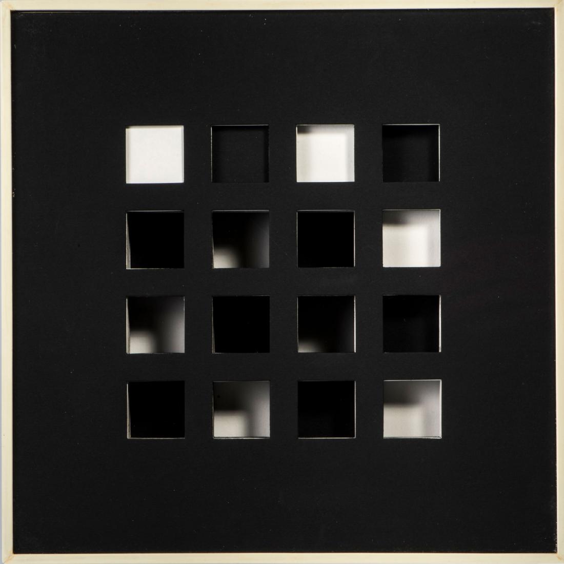 Object 'Alternato Ambiguo', 1965/68: Enzo Mari , H. 33,5 x 33,5 x 7,5 cm. Made by Danese, Milan. White plastic, plexiglas, black and white cardboard. Marked: maker's stamp, No 48/50.