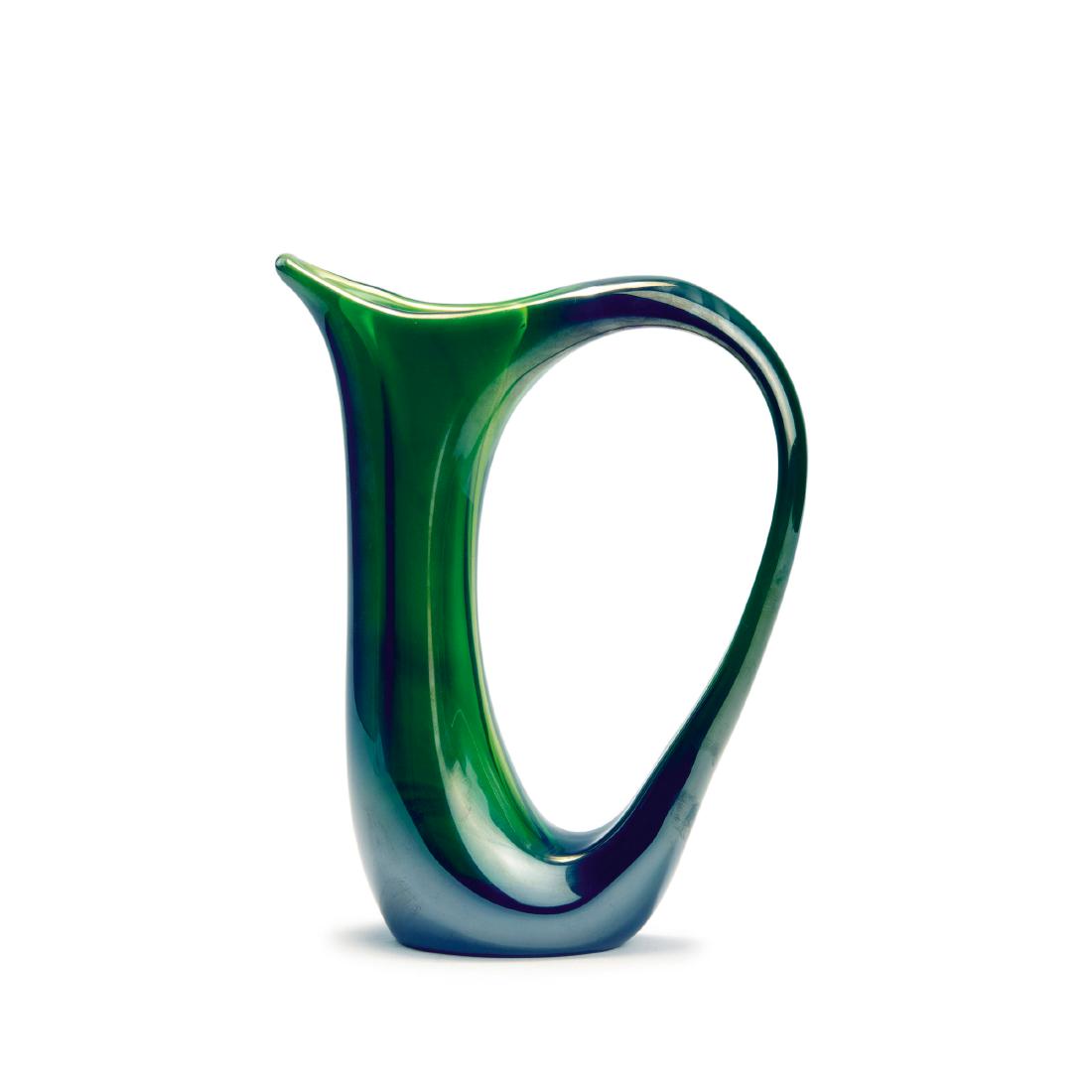 'Anse volante' vase, c. 1952: Giorgio Ferro, H. 23.6 cm. Made by A.Ve.M. Cased glass, clear and green, iridescent surface.