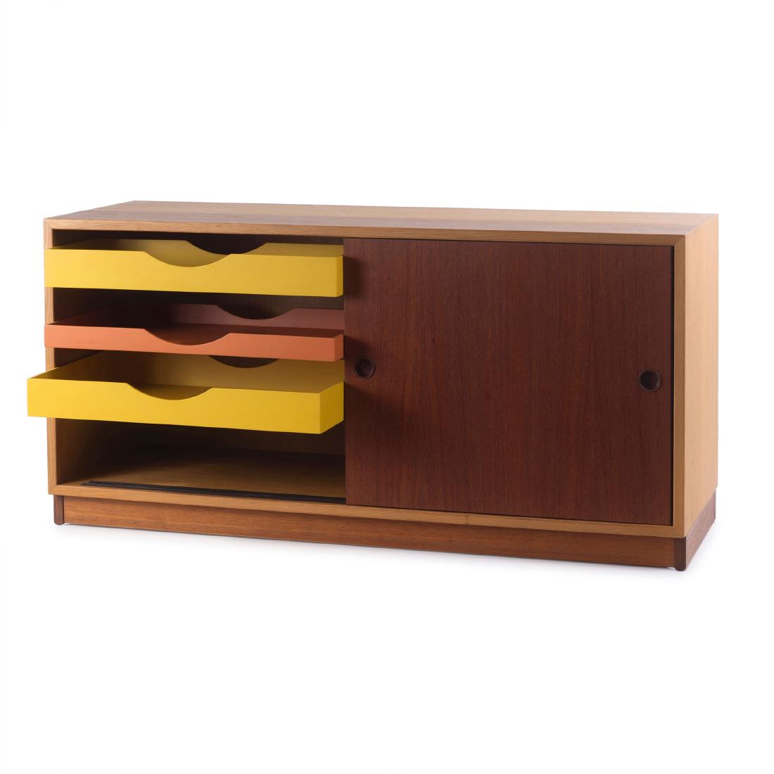 'Ã–resund' sideboard, c. 1955: BÃ¸rge Mogensen , H. 66 x 135 x 46 cm. Made by Karl Andersson & SÃ¶ner, Husqvarna. Blockboard, oak and teak veneer, ply, painted yellow and apricot.