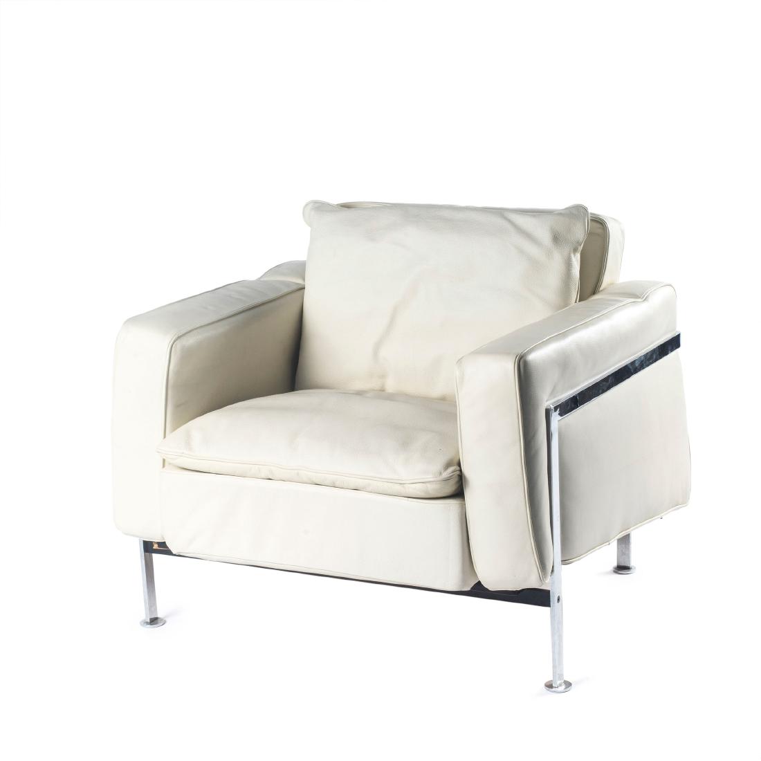 'RH 302' armchair for the 'Swiss Design' collection,: Robert Haussmann, H. 78 x 89 x 86 cm. Made by DeSede, Klingnau, 1970s. Chrome-plated steel, crÃ¨me-white leather.