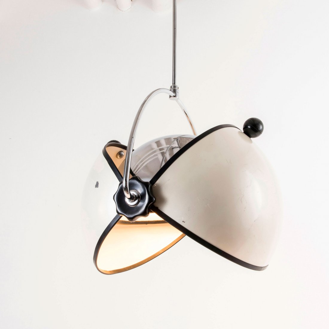 Superstudio , Ceiling light 'Olook' or 'Molok', 1968: Superstudio, H. 140 cm, Ã˜ 56 cm. Tubular metal, chromed, sheet metal, chromed and painted mother-of-pearl white, perspex, black plastic.