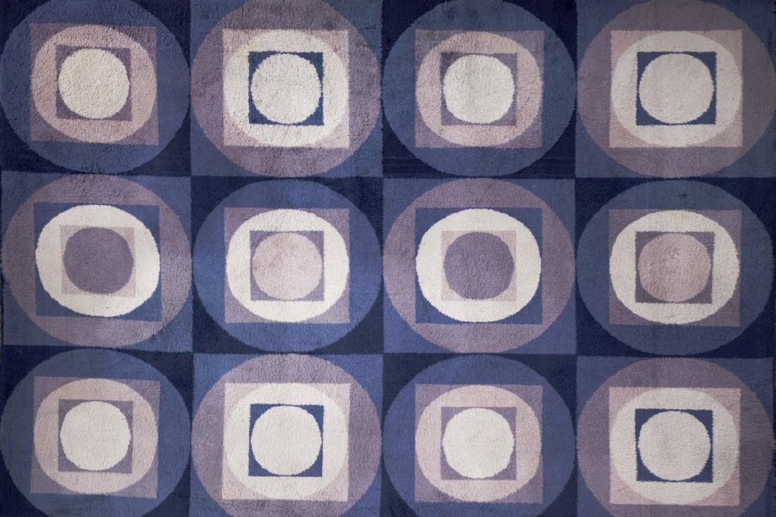Verner Panton, Unique carpet, c. 1963: Verner Panton, 255 x 355 cm. Made by Vorwerk, Wuppertal. 100% new wool, velours, blue, violet and gray. Marked: maker€ label.