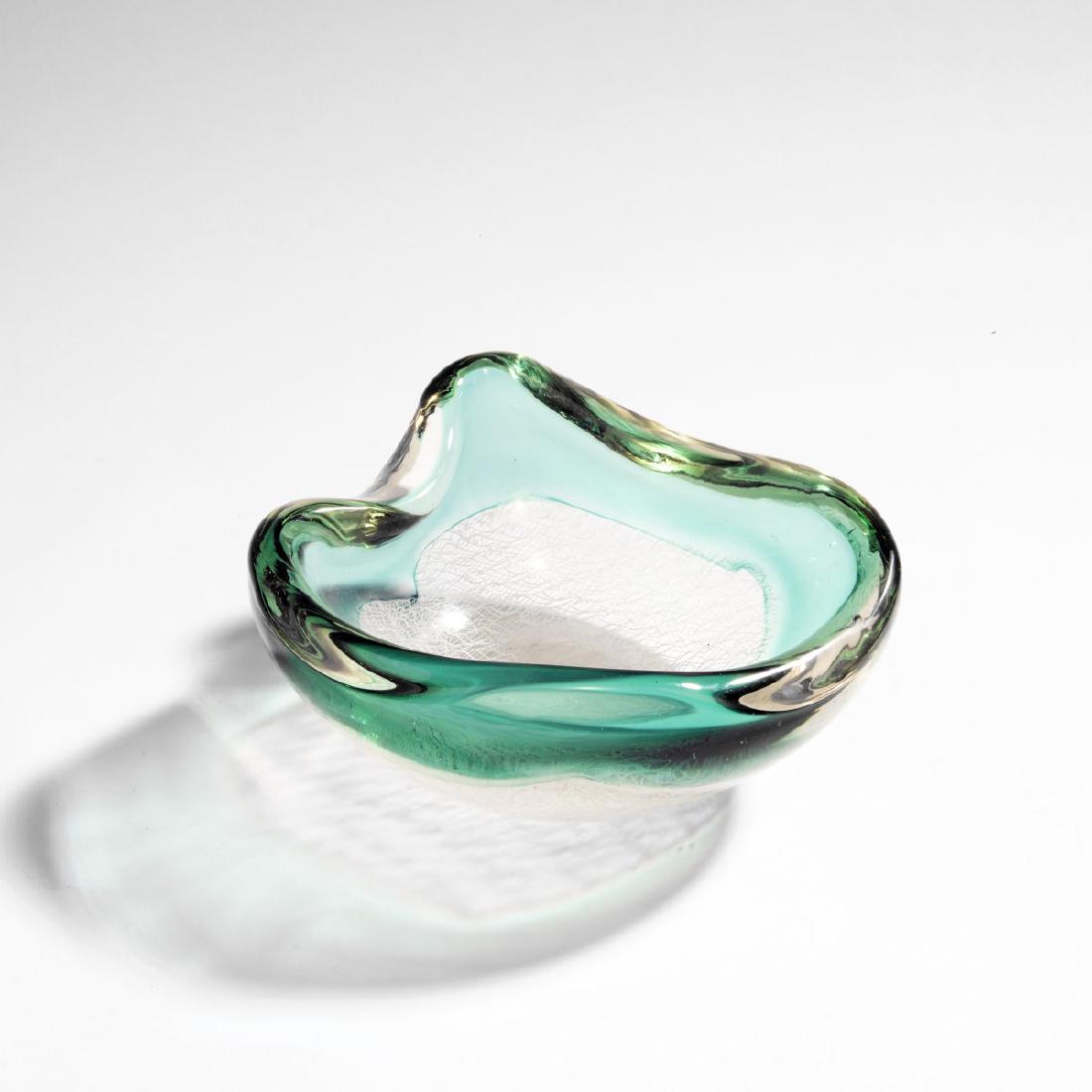 Archimede Seguso, 'Merletto' bowl, c. 1952: Archimede Seguso, H. 8 cm; 18 x 15,5 cm. Made by Vetreria Archimede Seguso. Clear glass, fused bands with white €erletto€threads, rim green.