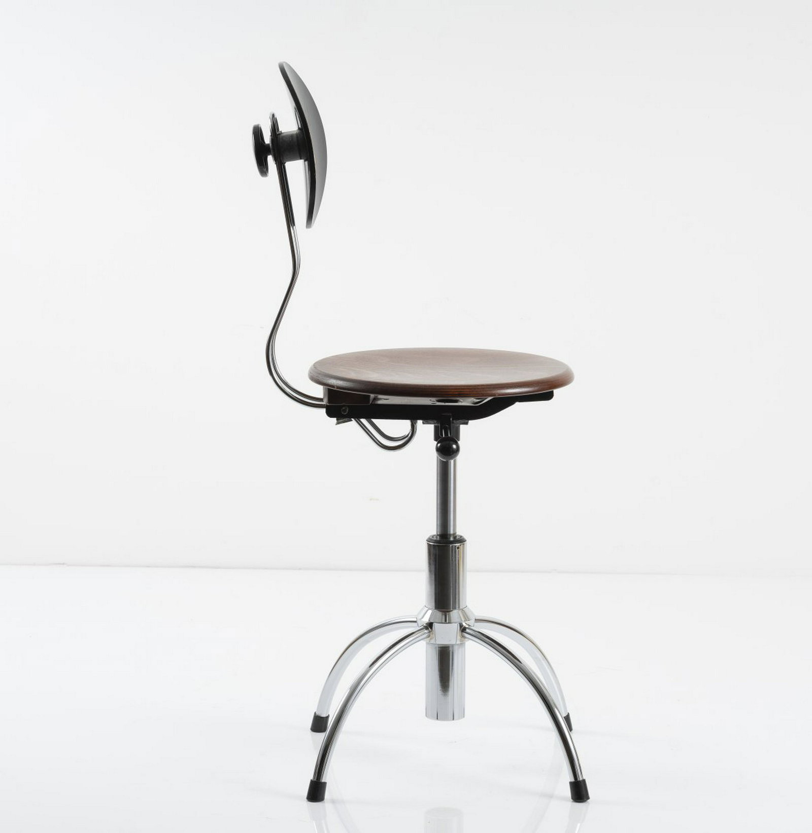 Egon Eiermann, 'SE 41' desk chair, 1951: Egon Eiermann, 'SE 41' desk chair, 1951, H. 94.5 cm (max.) x 37 x 36.5 cm. Made by Wilde & Spieth, Esslingen. Chrome-plated tubular steel, wood, painted black and brown. , Egon Eiermann, die Moebel, p