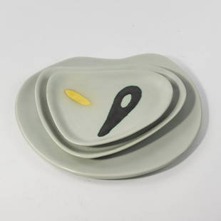 Peter Orlando, Three platters, 1960s: Peter Orlando, Three platters, 1960s, 17 x 19 cm; 21.5 x 23 cm; 27.5 x 29 cm. Earthenware, glazed greeninish, yellow and black enamel. Marked: Orla. ,