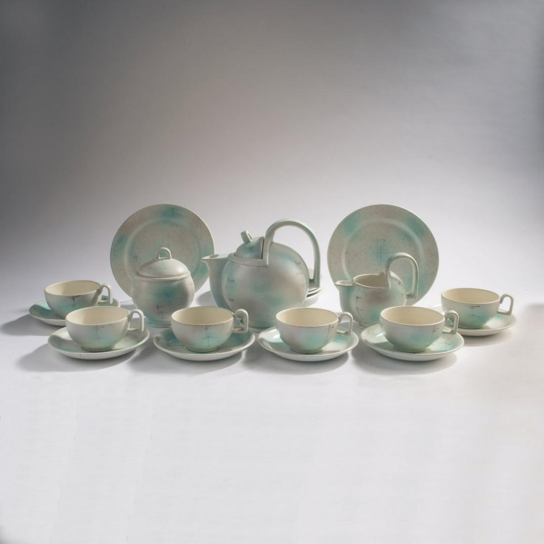 Eva Zeisel, Teeservice 'Fiuma', c. 1928: Eva Zeisel, Teeservice 'Fiuma', c. 1928, H. 5-18 cm; Ã˜ 19.7 cm. Teapot, creamer, sugar bowl, 6 plates with saucers, 6 pastry plates. Made by Majolikafabrik Schramberg. Earthenware, soft green and b