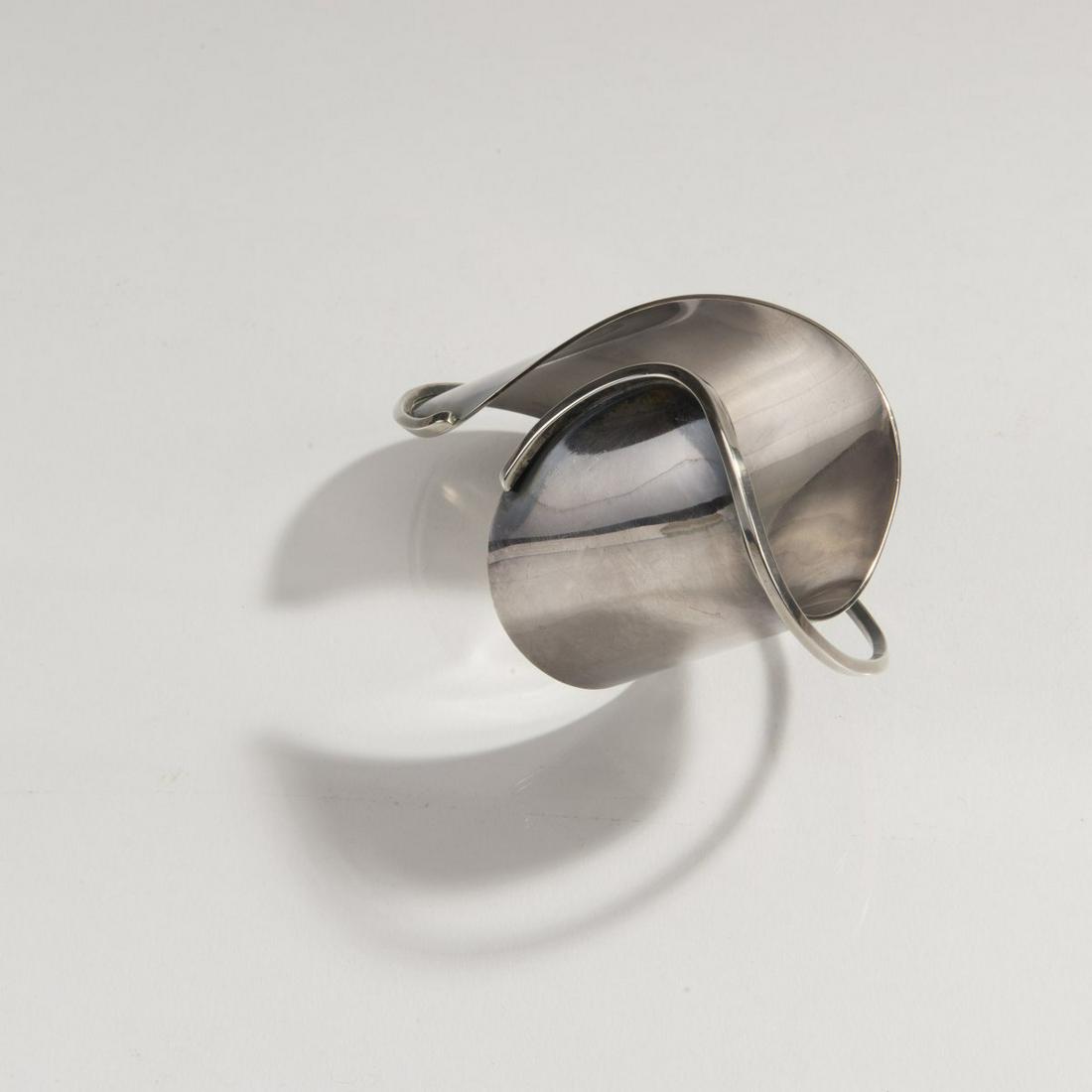 Ed Wiener, 'Atomic' bangle, c. 1948: Ed Wiener, 'Atomic' bangle, c. 1948, Sterling silver. 120 grams. L. 11 cm, D. 5 cm. Signed: ED WIENER STERLING (embossed).,