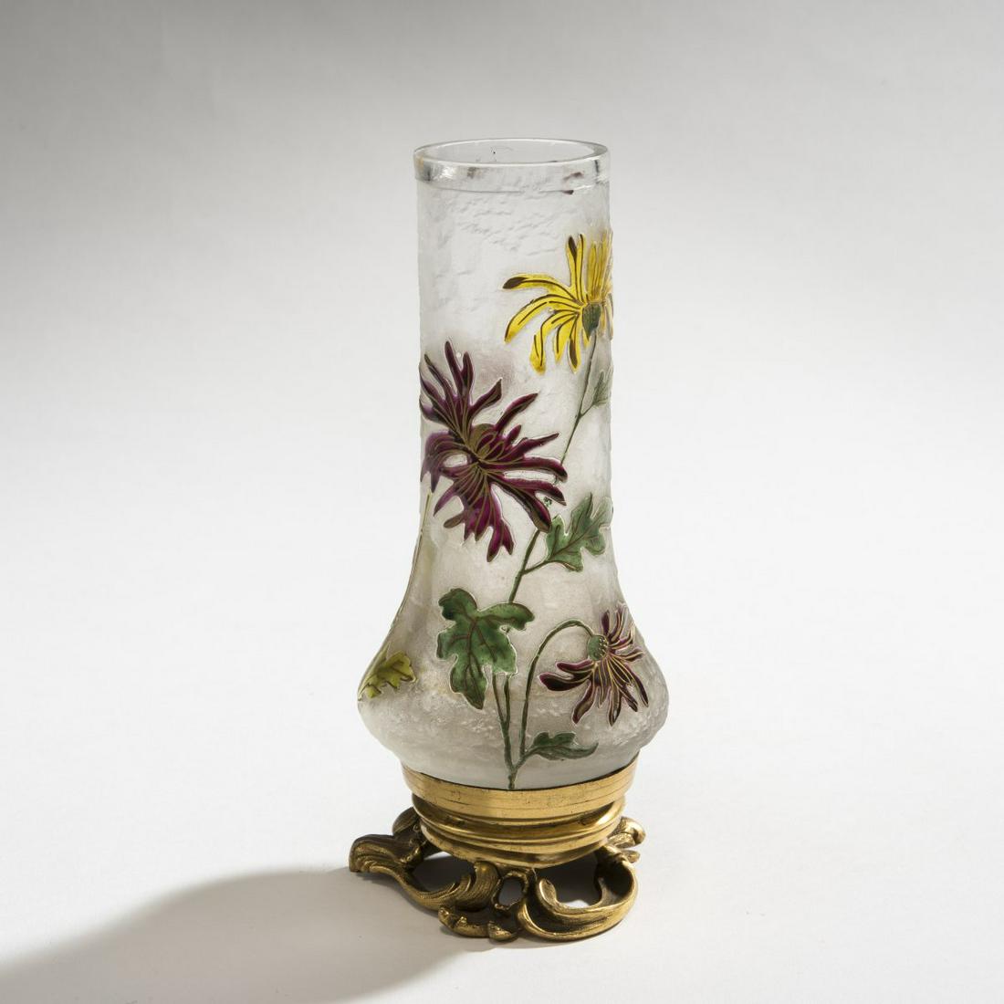 Daum Frères, Vase â€šChryanthèmes', c.: Daum Frères, Nancy, Vase 'Chryanthèmes' with bronze foot, c. 1897, H. 17.9 cm. Clear glass, etched in several steps, painted with polychrome enamel and heightened with gold. Signed: Daum