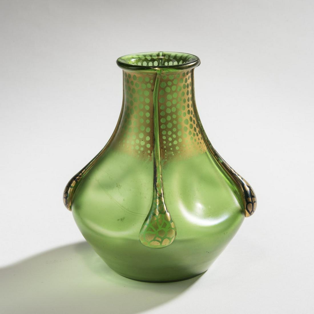 Loetz, Kláš terský Mlýn,: Loetz, Kláš terský Mlýn, 'Vesuvian'-Vase, 1901, H. 15.9 cm. Cased glass, clear and 'Creta' green, pearlescent matt lustre, powder-gilding. Four applied drops running down t