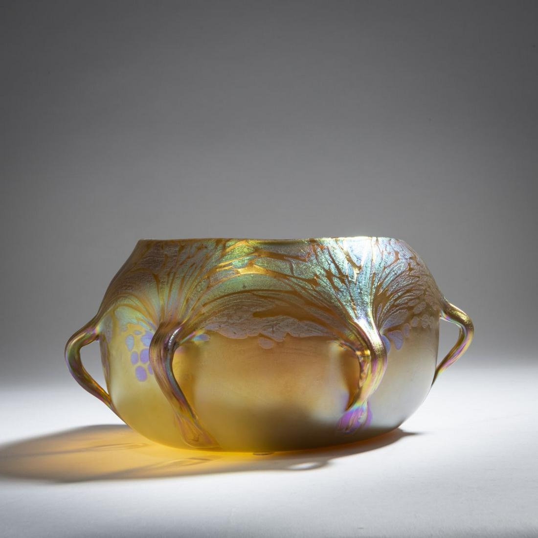 Loetz, Kláš terský Mlýn,: Loetz, Kláš terský Mlýn, 'Medici' bowl, 1902, H. 12.2 cm. Cased glass, clear and amber, combed 'Medici' decor made of silvery-yellow polka dots, against a bronze-coloured b