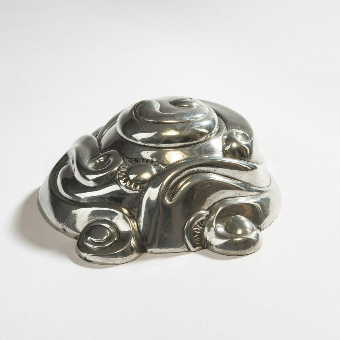 Denmark, Inkwell, c. 1905: Denmark, Inkwell, c. 1905, H. 6.5 cm, 16.5 x 17 cm. Pewter, glass insert. Marked: workshop mark (not identified), M 31 (embossed).,